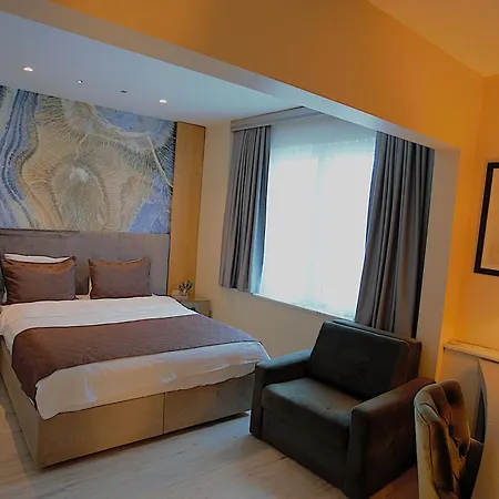 Perada & Hotel *